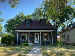 146 7th Ave N, Hopkins, MN 55343