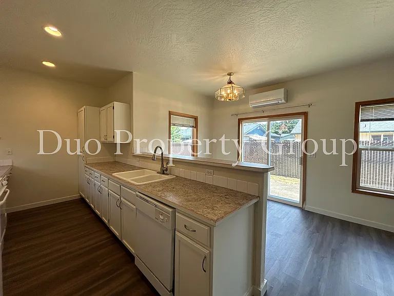 603 S 41st Ct — Photo 6