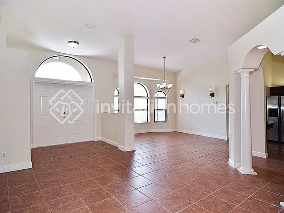 2nd image of 948 SW Abingdon Ave