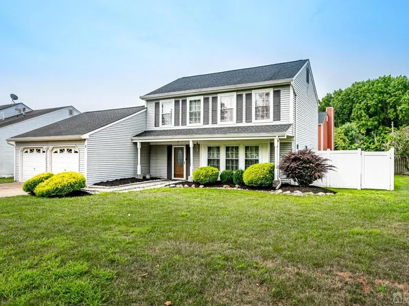 9 Daphne Ct, Edison, NJ 08820