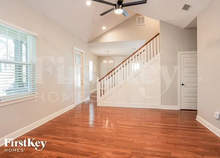 203 Saunders St — Photo 3