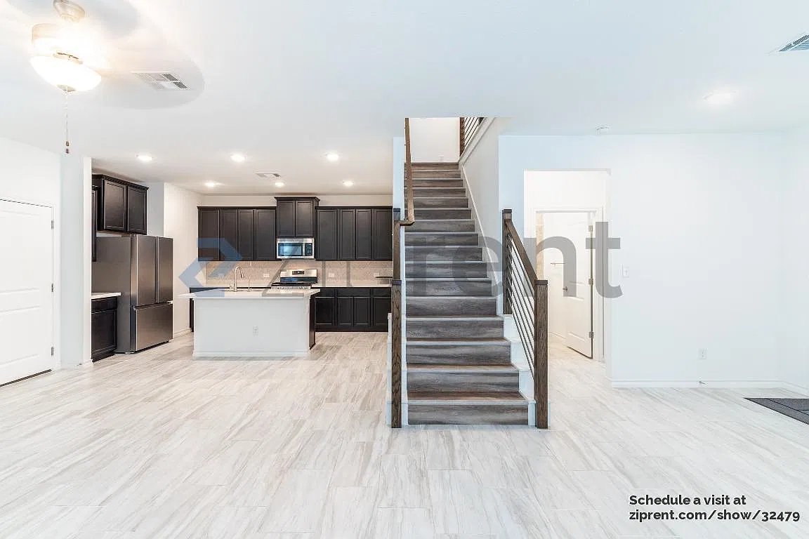 4 bed, 1937 sqft, $2,200 — Photo 3