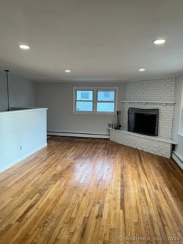 5 Amundsen St — Photo 1