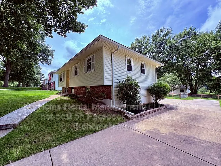 6012 Noland Rd — Photo 4