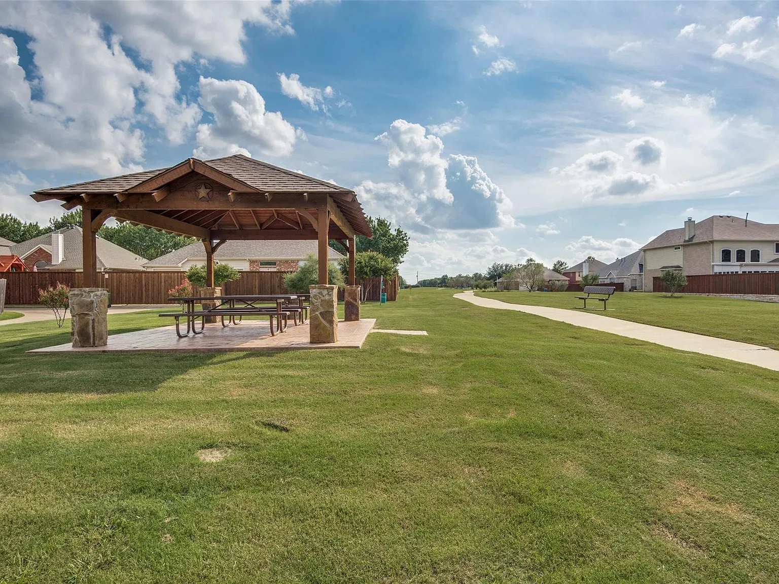 3 bed, 2.0 bath, 1773 sqft, $2,350 — Photo 2