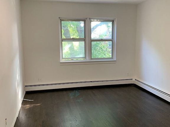 5th image of 5816 85th St APT 3B