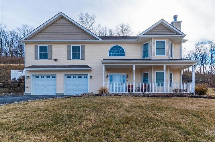 1st image of 20 Rebecca Dr