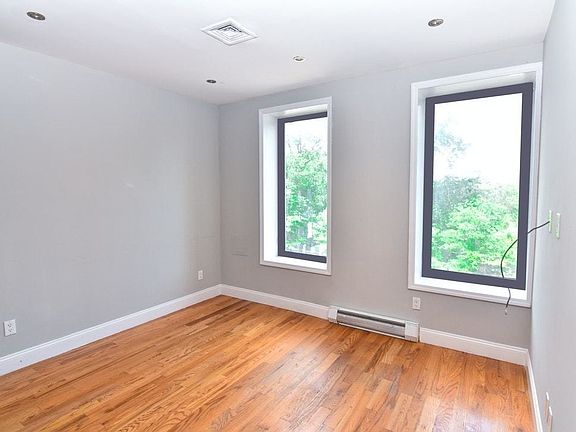 5th image of 354 Cathedral Pkwy APT 4b