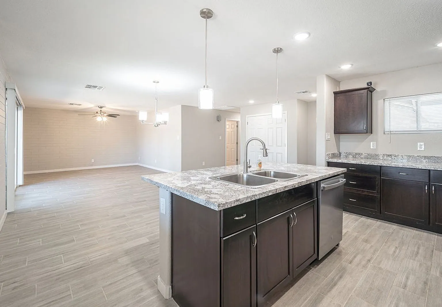 4 bed, 3.0 bath, 1847 sqft, $2,100 — Photo 4