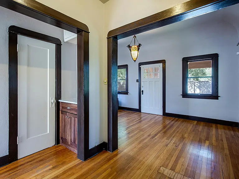 2210 E Helen St — Photo 10