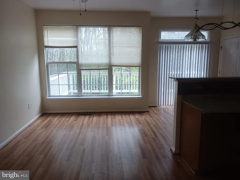 205 Hillside Ct — Photo 5