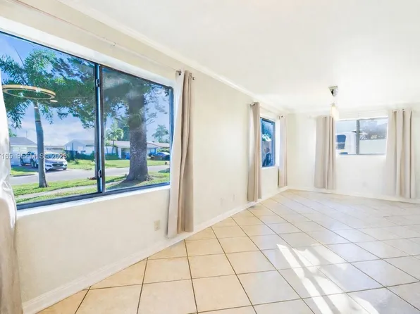 6741 Coolidge St, Hollywood, FL 33024