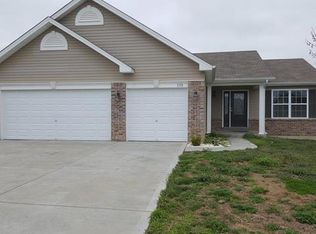 133 Riverdale Woods Cir, Saint Paul, MO 63366