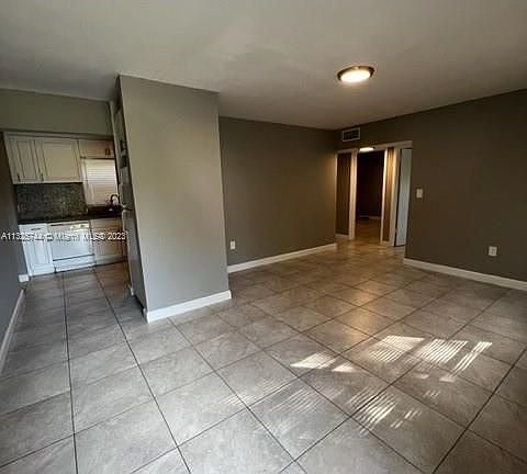 2nd image of 4333 SW 51st St