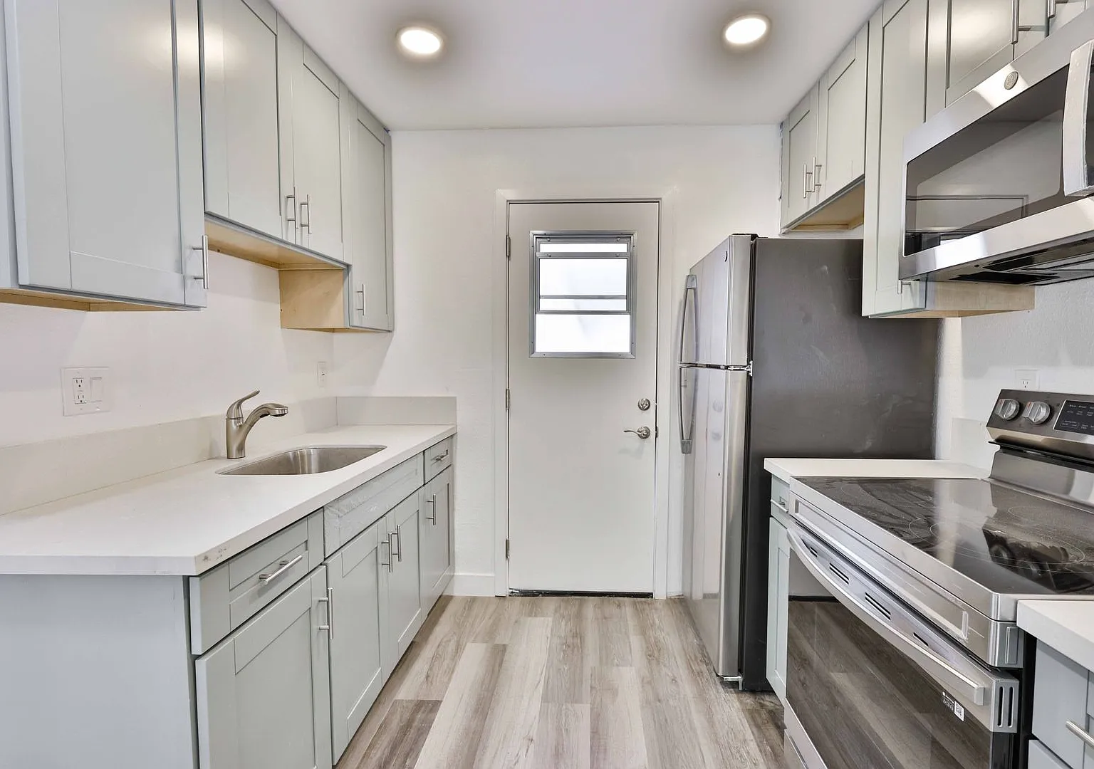 Modern 2 Bedroom 1 Bathroom in North Park! — Photo 3