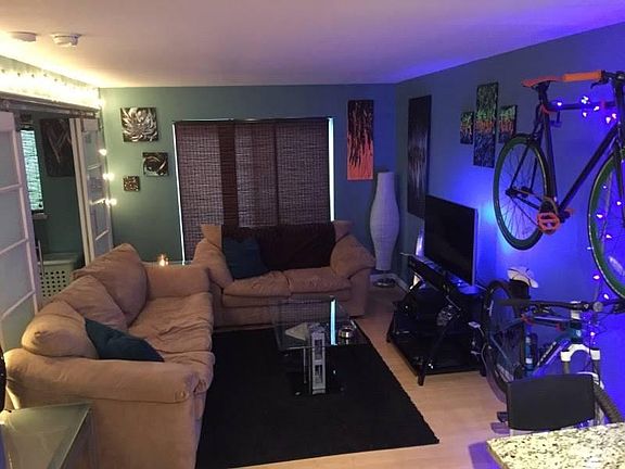 4th image of 1032 N Clarkson St APT 206