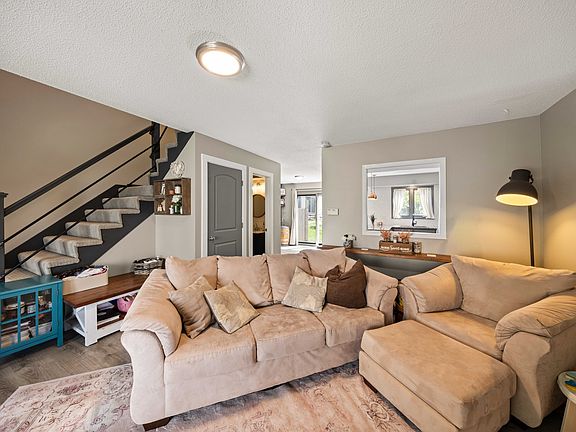 5th image of 1070 50th St Unit 10E