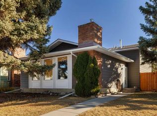 256 NW Queen Tamara Way SE, Calgary, AB T2J 4E7