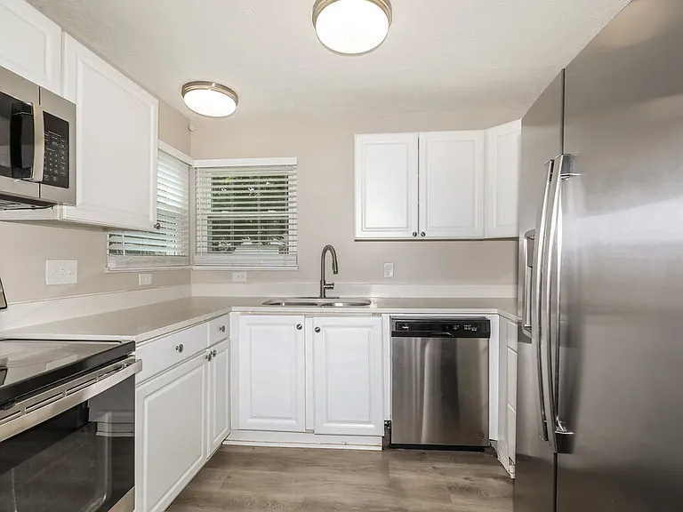 1531 Creekside Ln — Photo 10