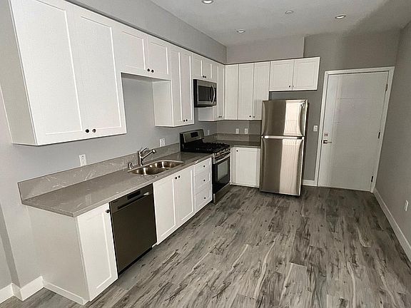 Huge Kitchen with all appliances included