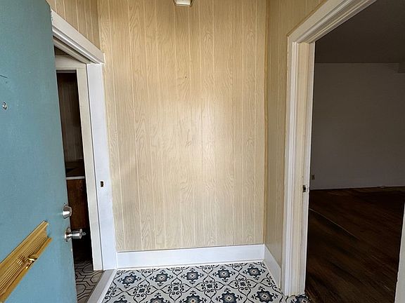 2nd image of 724 Hickory St