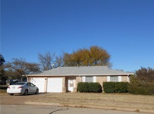 821 E Prairie View Rd, Crowley, TX 76036