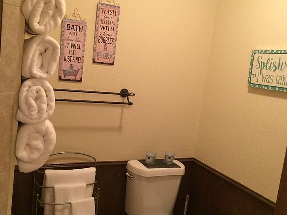 Master 3/4 bath includes shower too