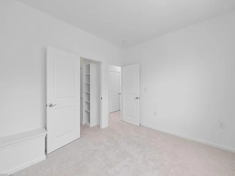 1749 Dresdon Ln — Photo 9
