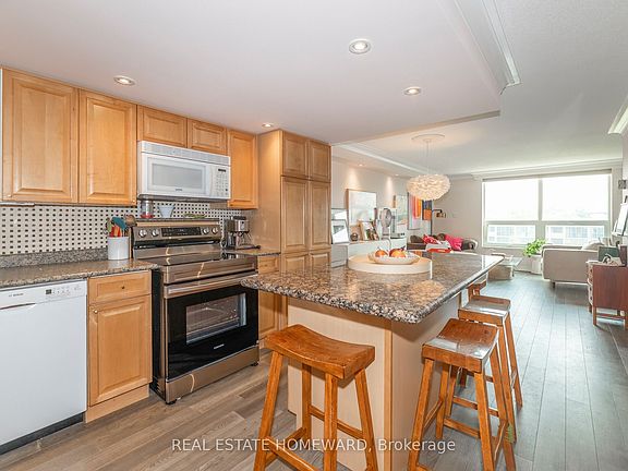 3rd image of 77 Maitland Pl #615