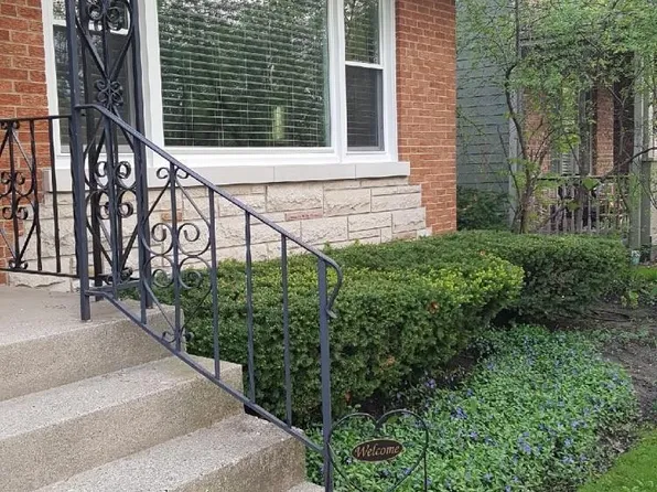 711 Locust Rd, Wilmette, IL 60091