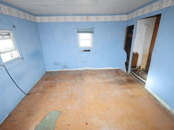 59250 Mayflower Rd, South Bend, IN 46619