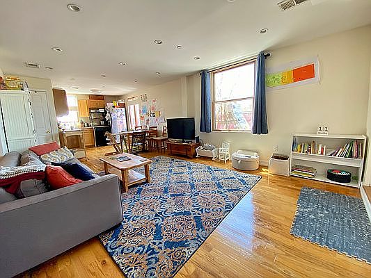 3rd image of 406 15th St APT 5A