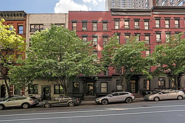 Sold by Compass | media 9