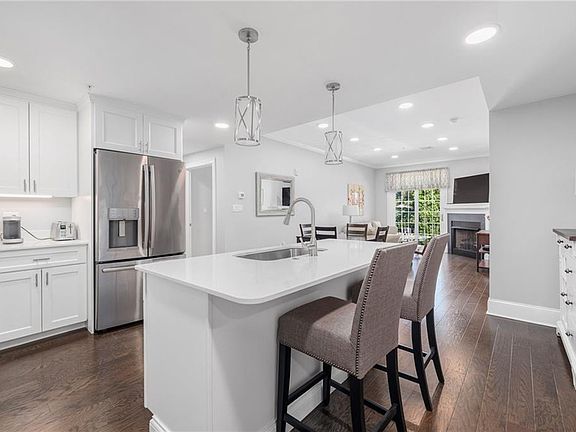 3rd image of 214 Vistas Ct