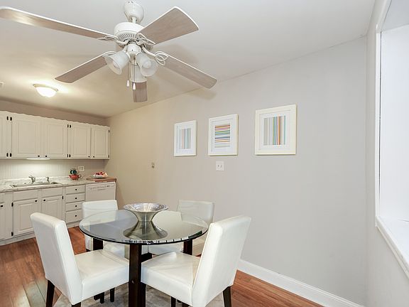 Eat-In Kitchen 