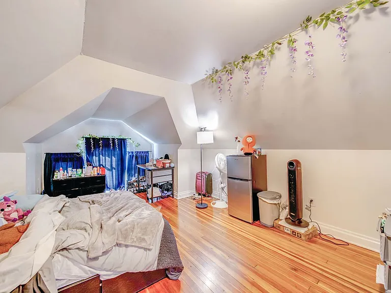 2405 Summit St — Photo 42