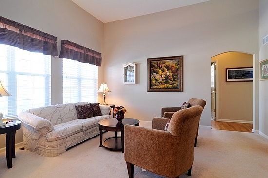 4th image of 542 N Prairie Ln
