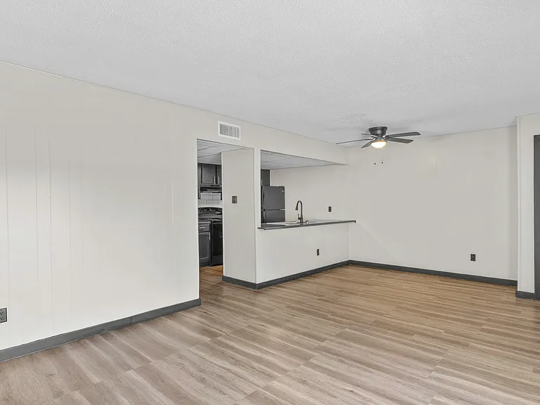 Bay City Flats — Photo 6