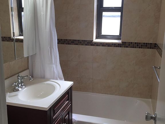 4th image of 3624 Bell Blvd #12