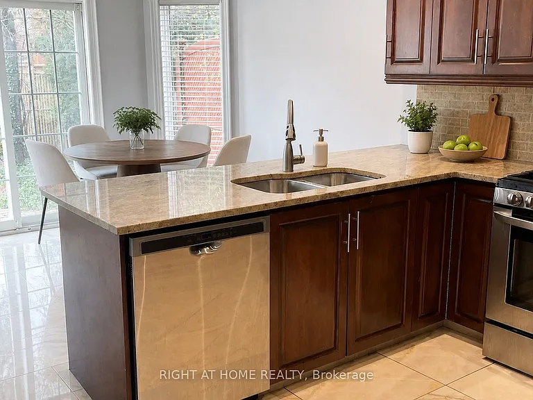 1466 Bayshire Dr — Photo 10