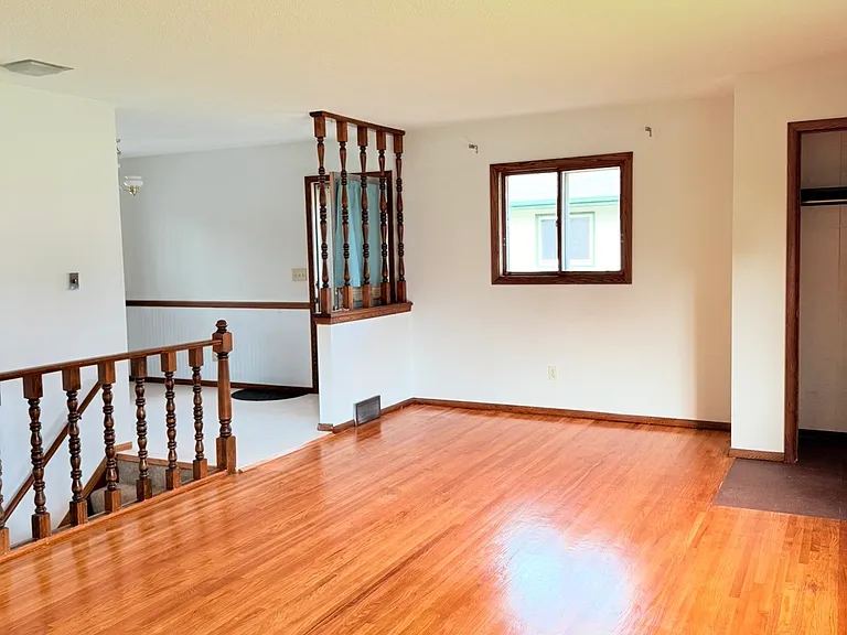 880 2nd St NW — Photo 10