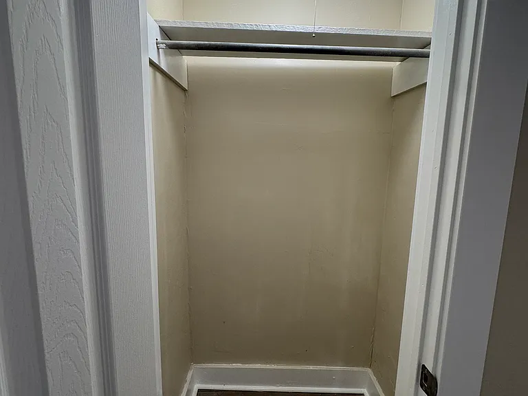 605 E 2nd St #5 — Photo 3