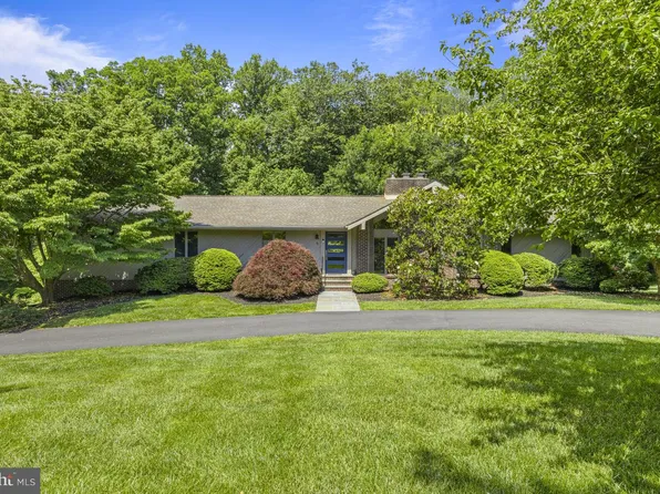 8 W Mozart Dr, Wilmington, DE 19807