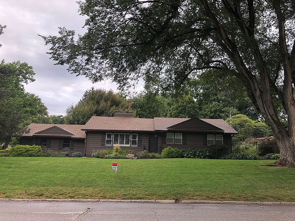 1st image of 2818 S 102nd St