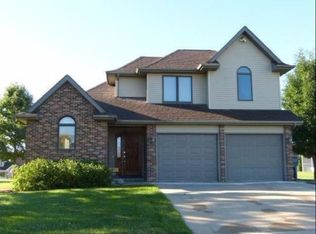 13 Eastwood St, Pella, IA 50219