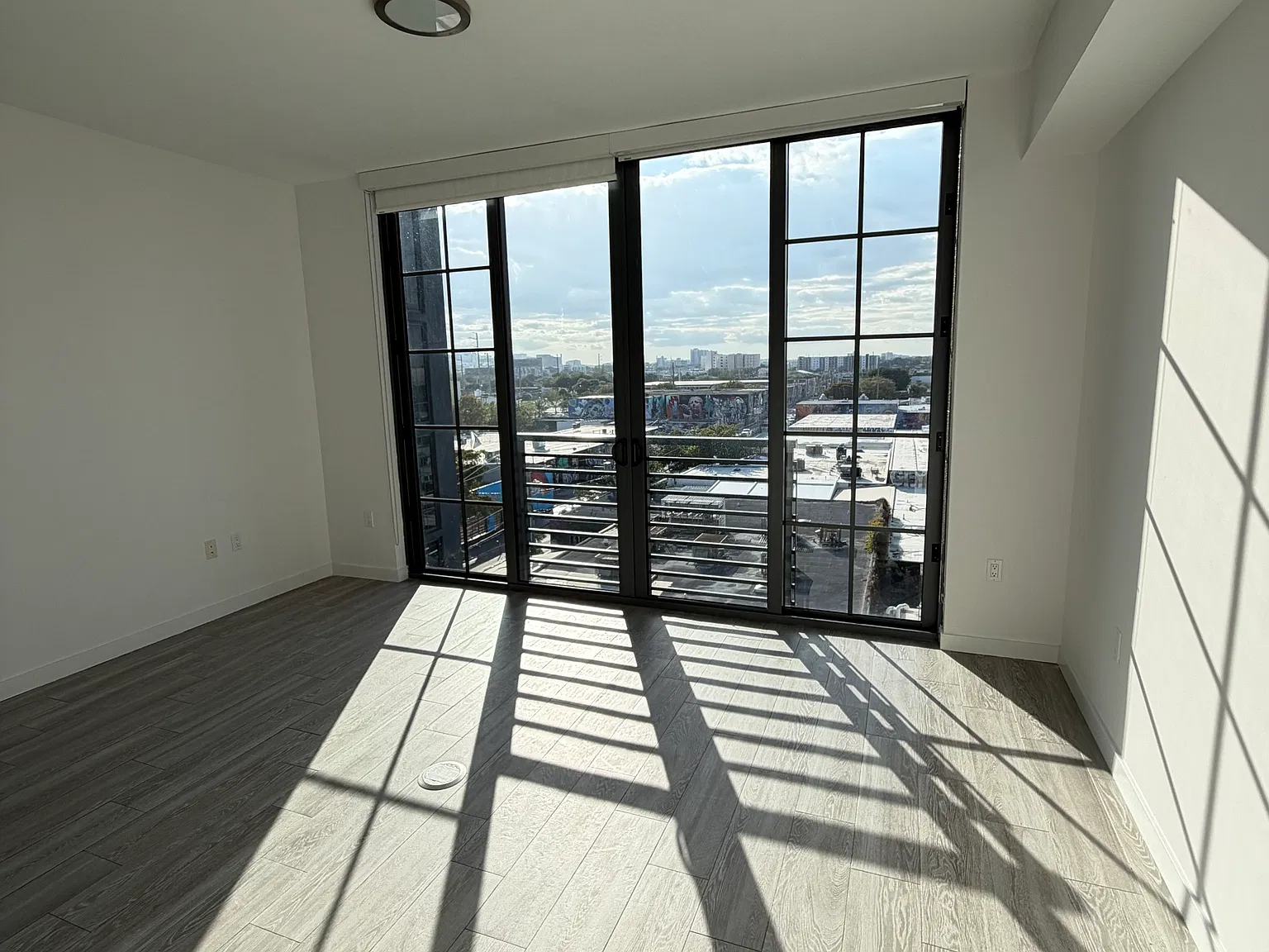 Studio, 490 sqft, $1,975 — Photo 4