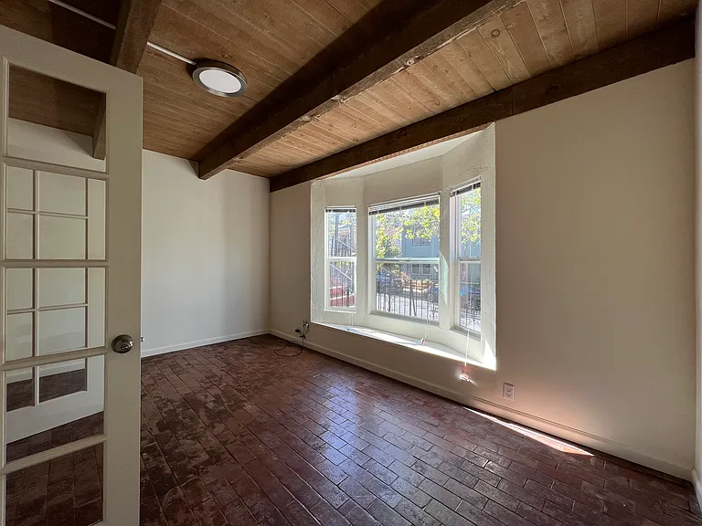 2541-2569 Le Conte Ave — Photo 46