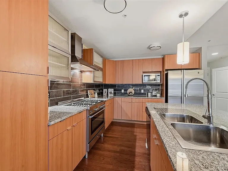2240 N Clay St — Photo 14
