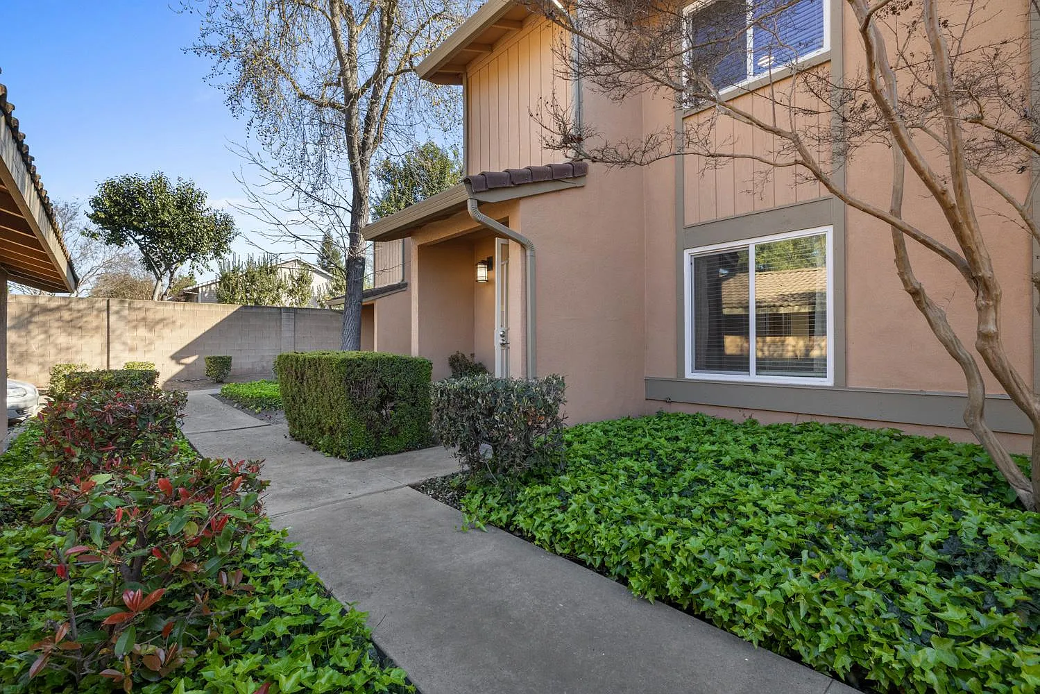 4020 Elmo Loop APT C photo 1