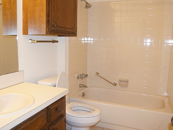 4th image of 20087 Mockingbird Ln E